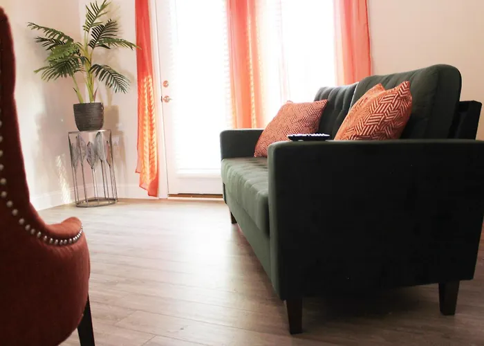 Quiet And Luxury Apartment - 10 Minutes From Ecu