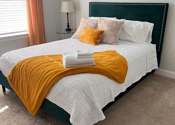 Quiet And Luxury Apartment - 10 Minutes From Ecu